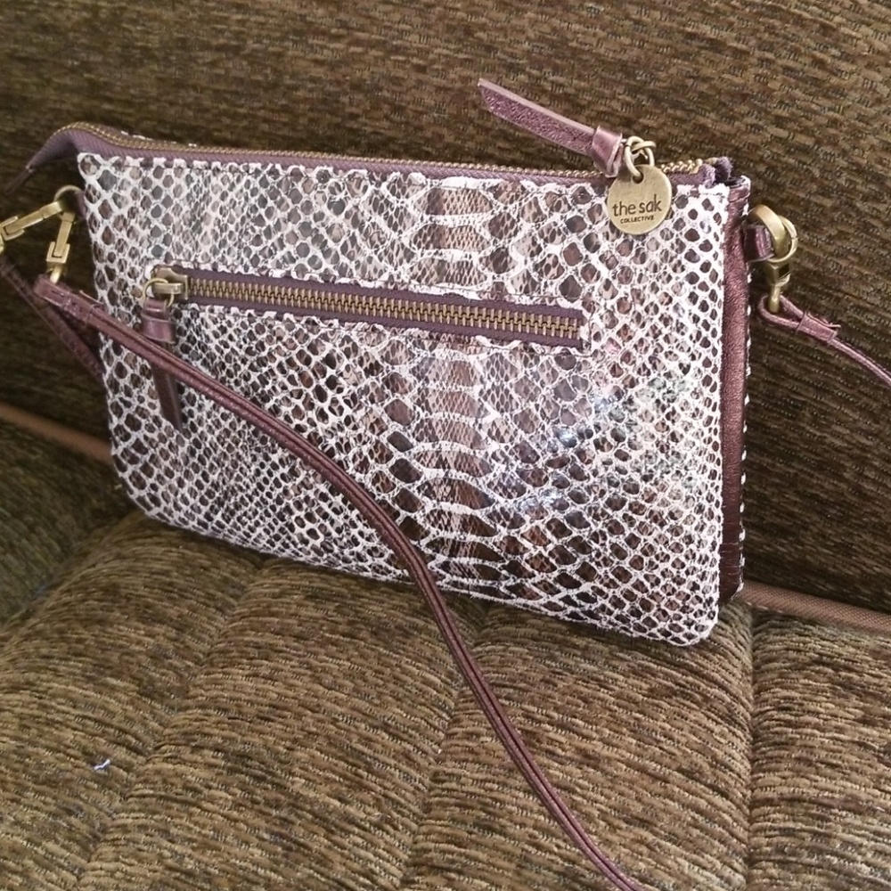 The Sak Convertable leather crossbody/wristlet Nwot